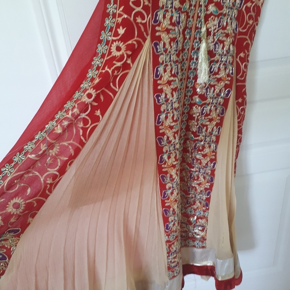 Traditional outfit - Picture 7 of 7